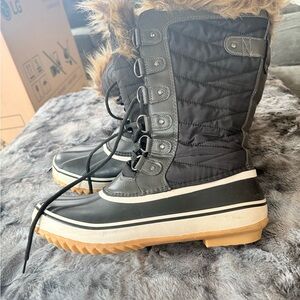 Men's Black and Gray Snow Boots